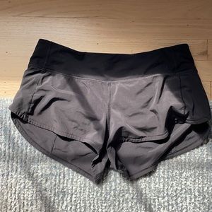 Lulu Lemon, Speed up mid-rise shorts. 2.5”